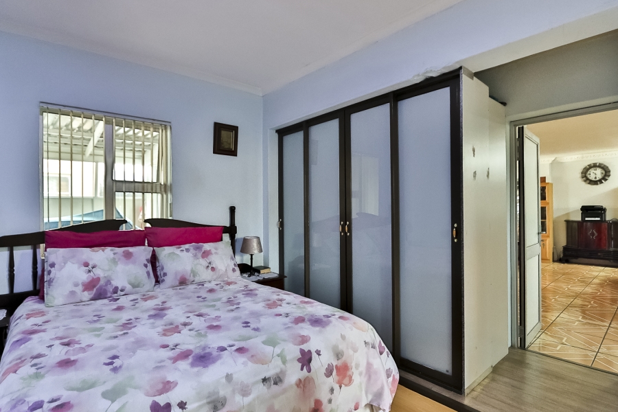 5 Bedroom Property for Sale in Gustrouw Western Cape